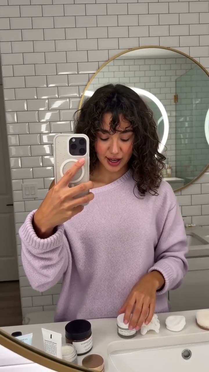 A mirror-selfie review